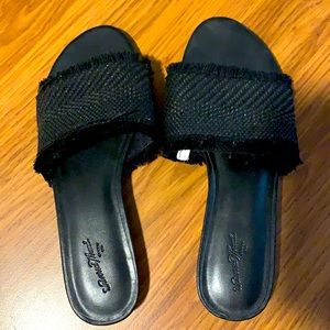 Universal Thread Goods Co Black Slides size 7
